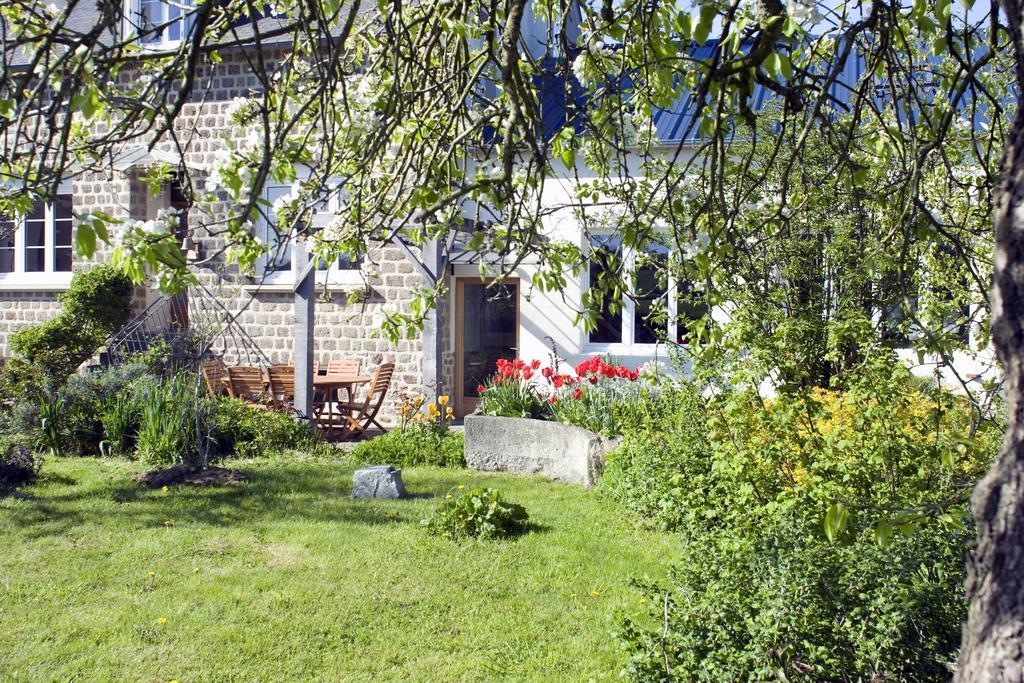 La Nesliere Chambres D'Hotes Bio Saint-Symphorien-des-Monts Exterior foto